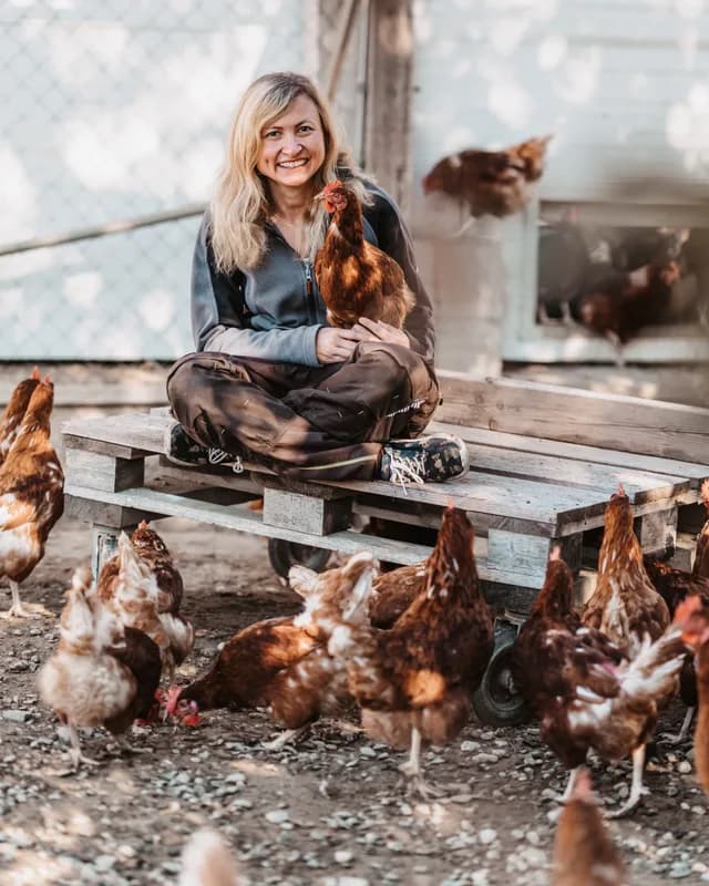 Nina Schweinzger, Legehennenhalterin – GWÖ-Mitglied